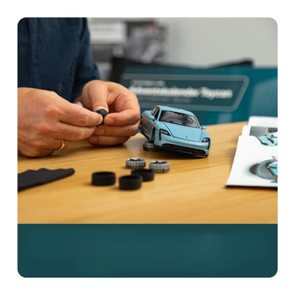 Porsche Taycan Advent Calendar 1:24