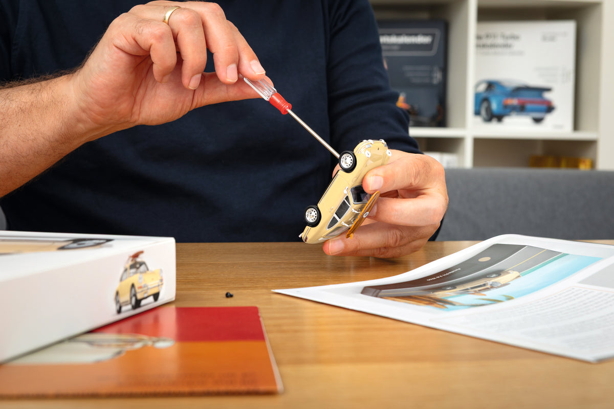 Porsche 911 with Surfboard Advent Calendar 1:43