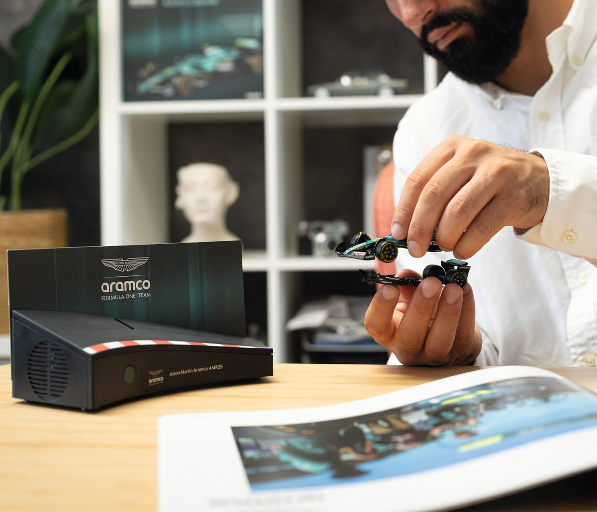 Aston Martin Armaco AMR25 F1 Advent Calendar 1:43